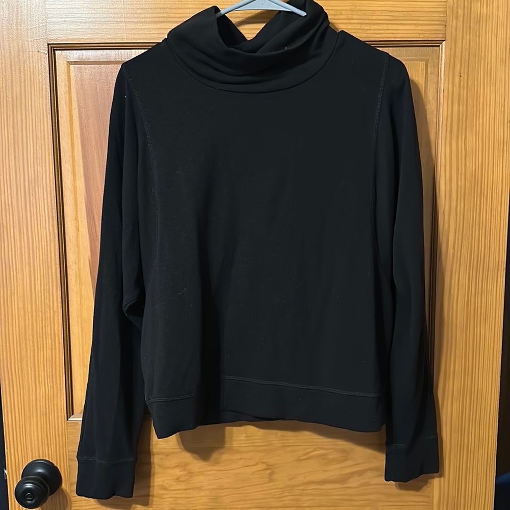 Cowl neck pullover croppedish